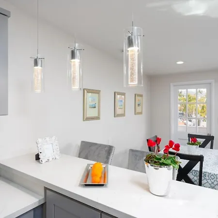 100 Percent New Stunning Huge Home, Garden Beach, Reserved Parking